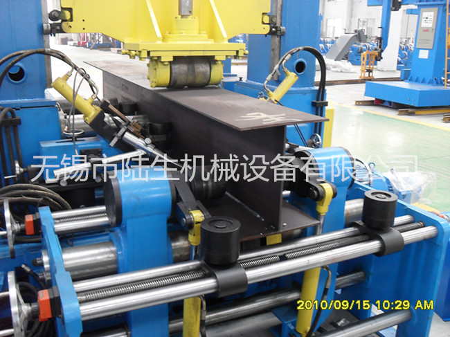 Light welding and straightening machine